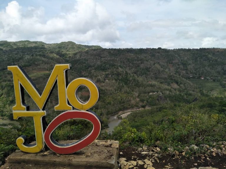 Foto Bukit Mojo Gumelem